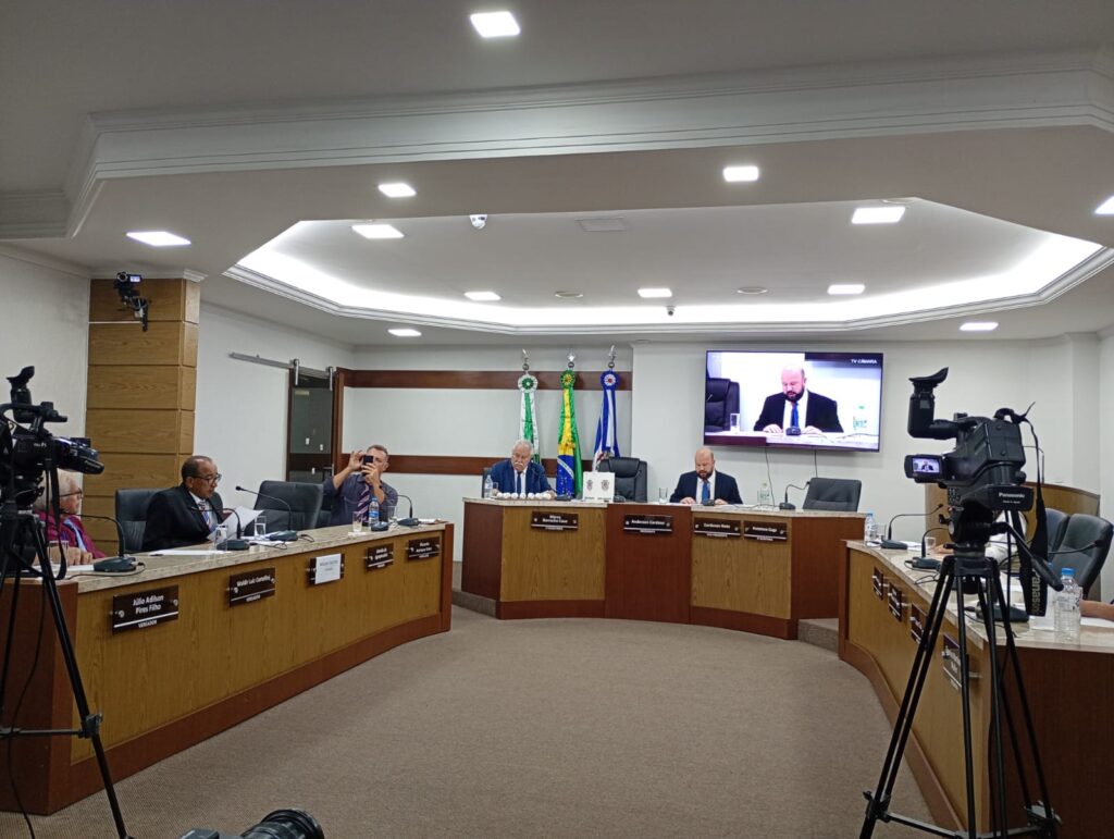 Câmara de União da Vitória destitui presidente em sessão extraordinária