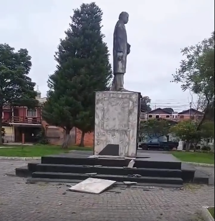 Vandalismo na Praça da Ucrânia revolta moradores em União da Vitória