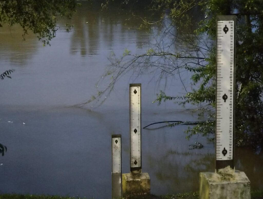 Rio Iguaçu volta a subir e previsão indica mais chuva na região